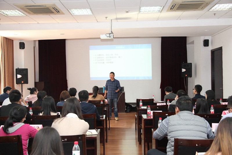 新聞攝影和寫作專家為浙農(nóng)通訊員送上新聞知識&ldquo;大餐&rdquo;