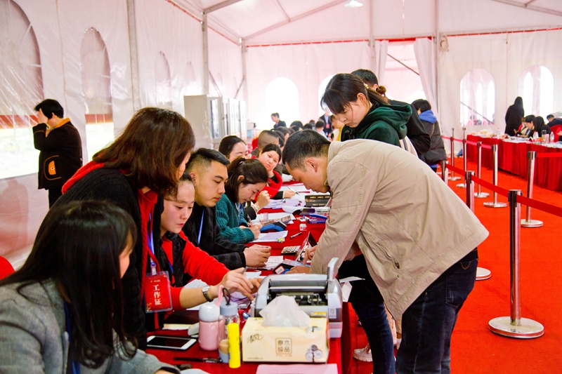 安吉華都&middot;龍山璽園三期順利交房