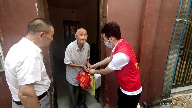 天元廣場&ldquo;紅色驛站&rdquo;開展中秋敬老慰問活動