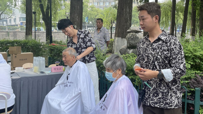 浙農(nóng)實(shí)業(yè)寧波寧望府開(kāi)展&ldquo;浙風(fēng)十禮入社區(qū)&rdquo;文明公益活動(dòng)
